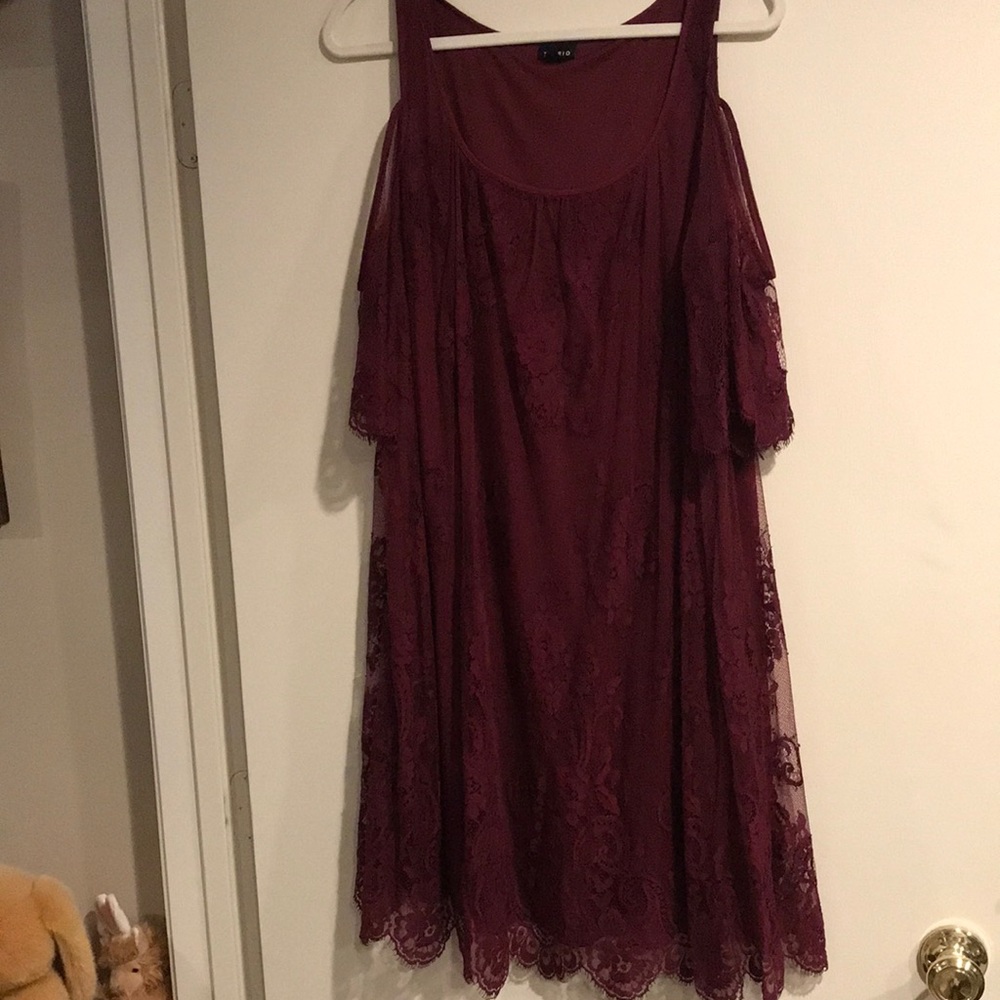 Torrid 1x BURGUNDY LACE COLD SHOULDER TRAPEZE DRESS